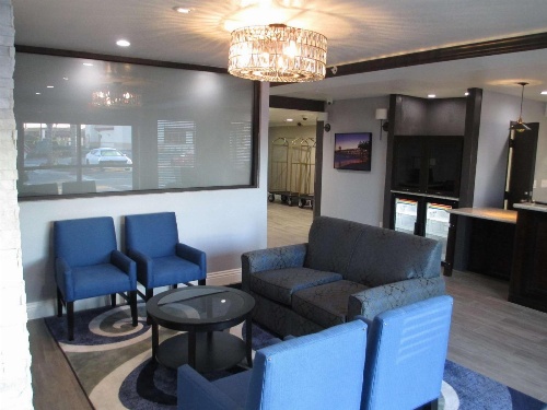 Best Western Plus Diamond Valley Inn image 1